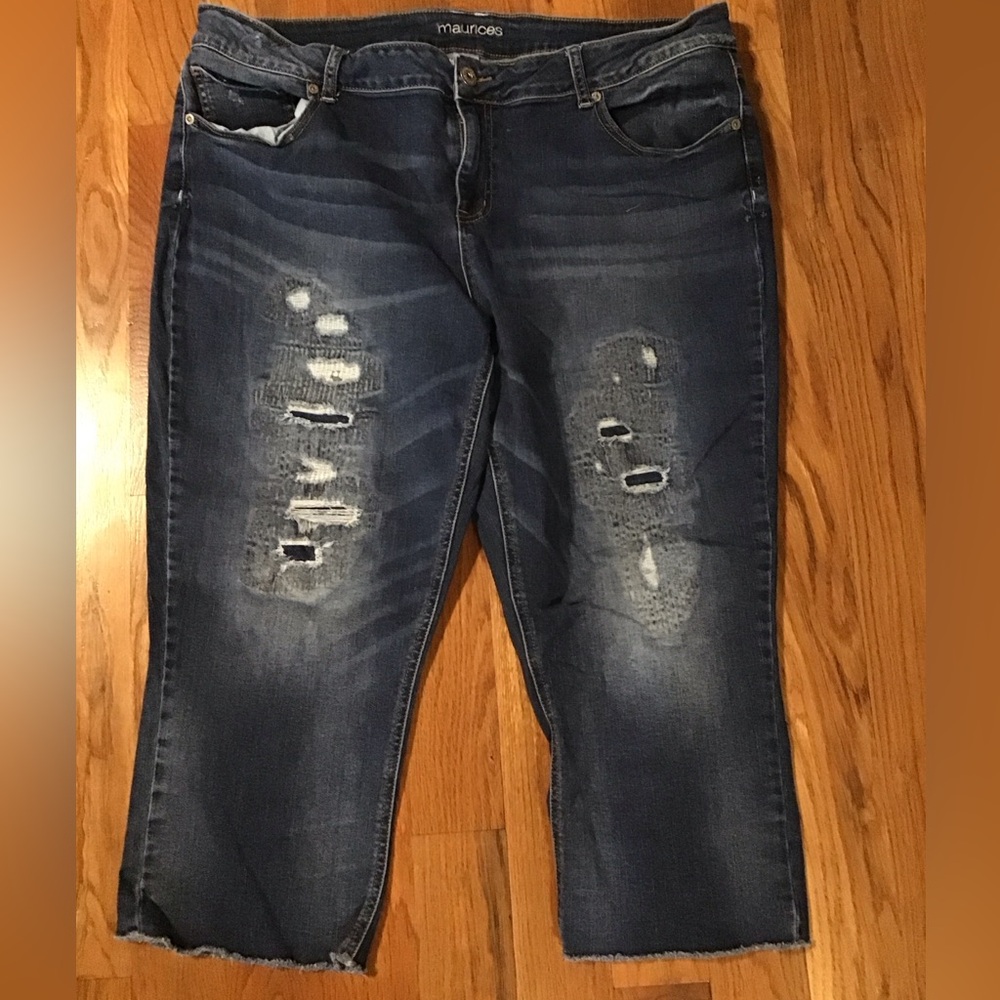 Women’s size 22 Maurices stretch, denim, capris, distressed R